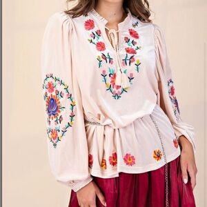 Easel EMBROIDERED DETAILED VELVET TOP